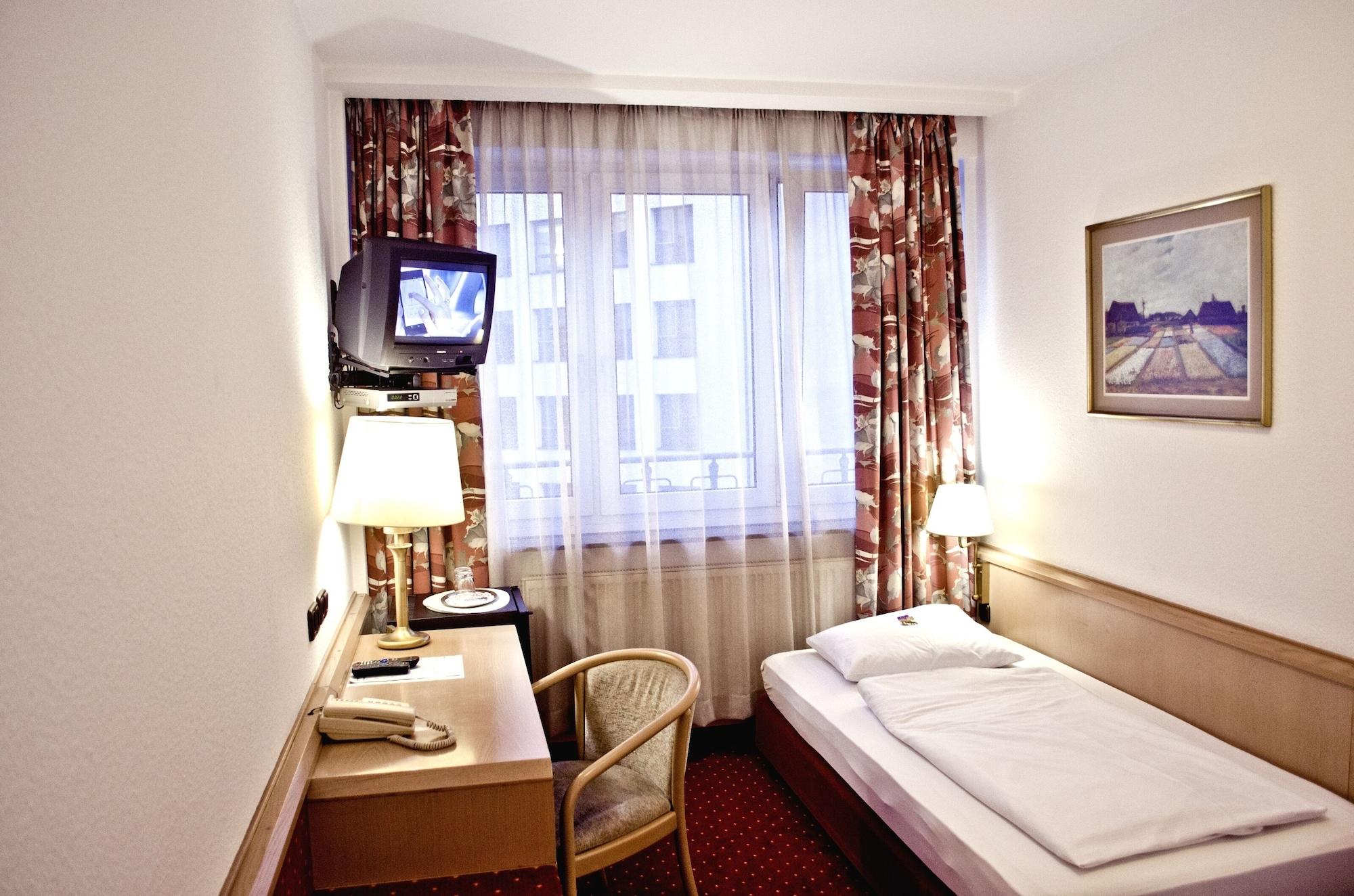 Adler Hotel Frankfurt Франкфурт-на-Майні Екстер'єр фото