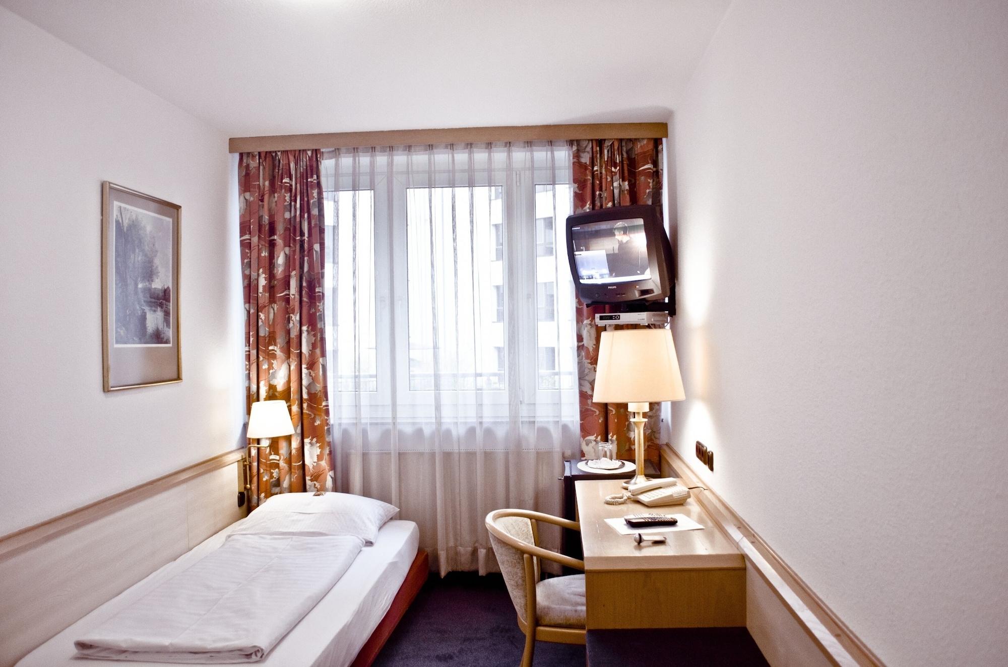 Adler Hotel Frankfurt Франкфурт-на-Майні Екстер'єр фото