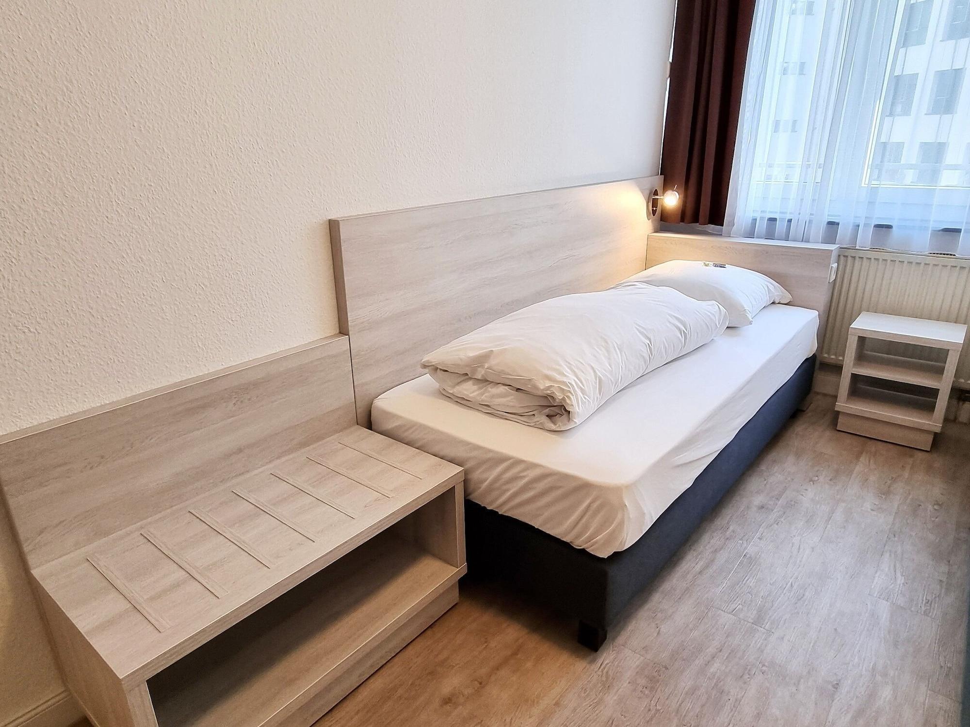 Adler Hotel Frankfurt Франкфурт-на-Майні Екстер'єр фото