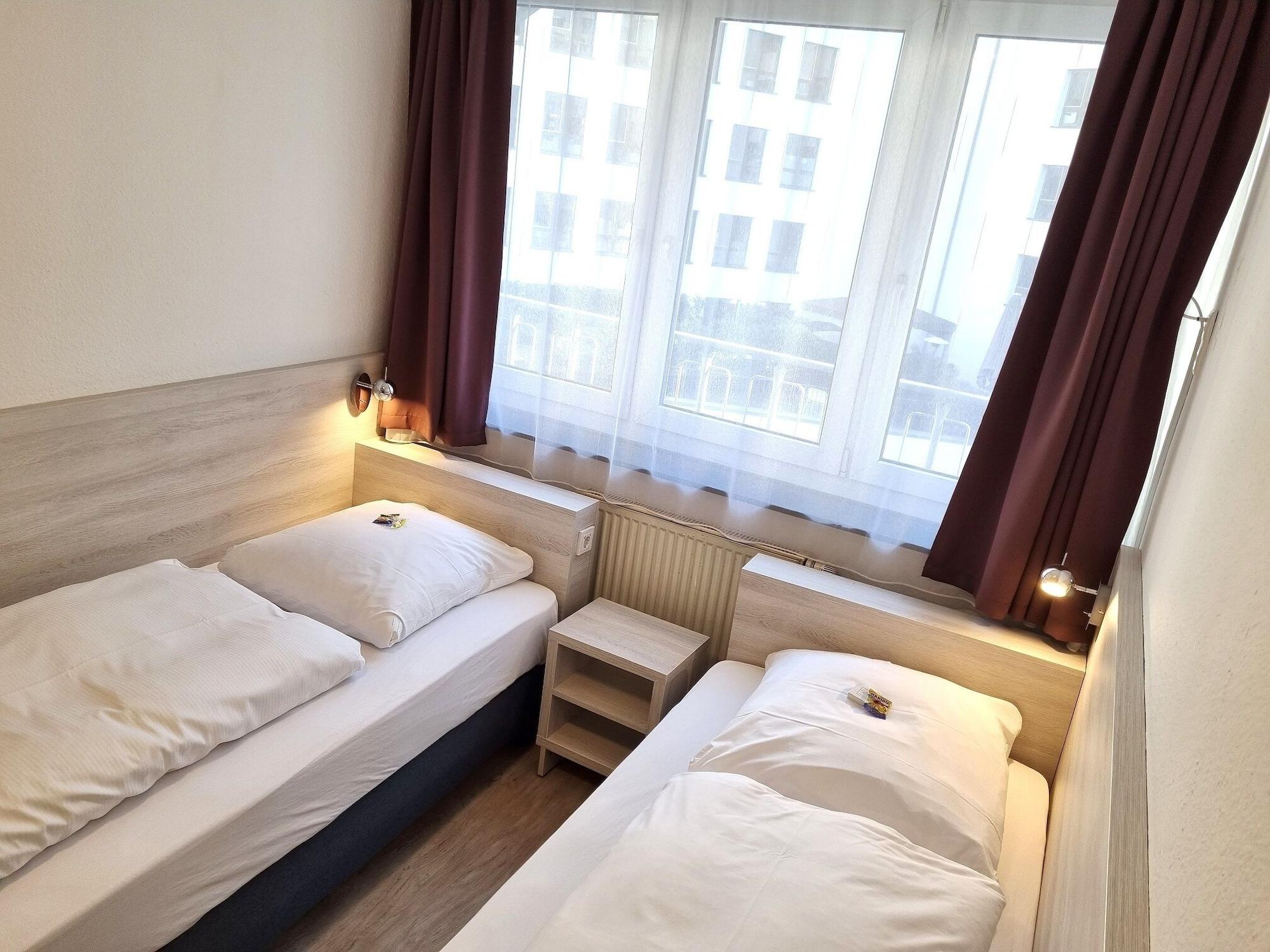 Adler Hotel Frankfurt Франкфурт-на-Майні Екстер'єр фото